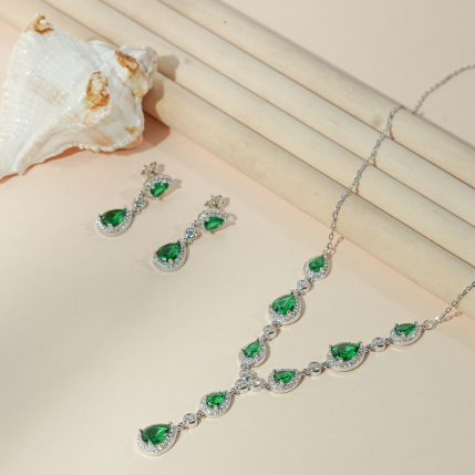 Hiraola's Product Image