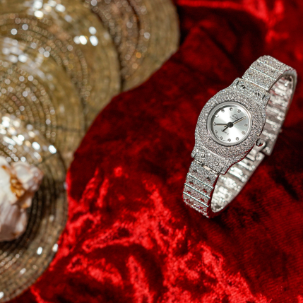 Hiraola's Product Image