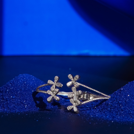 Hiraola's Product Image