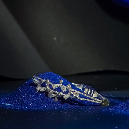 Hiraola's Product Image