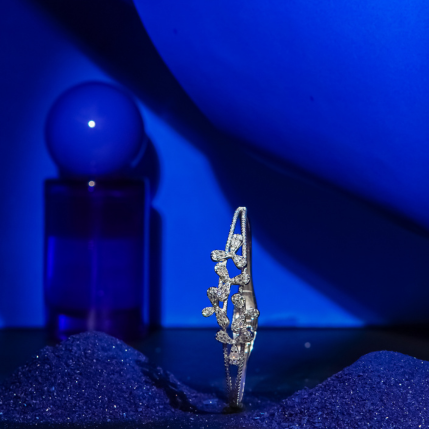 Hiraola's Product Image