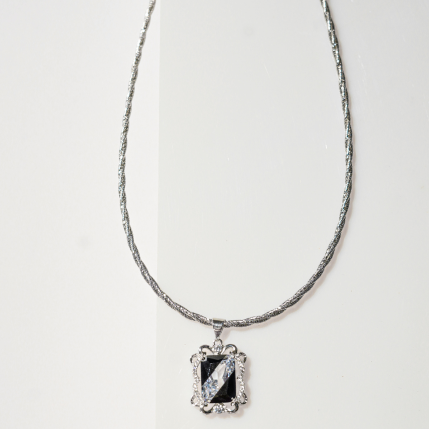 Hiraola's Product Image