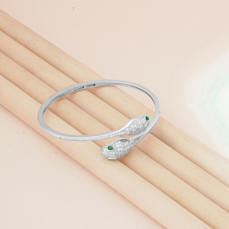 Hiraola's Product Image