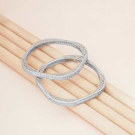 Hiraola's Product Image