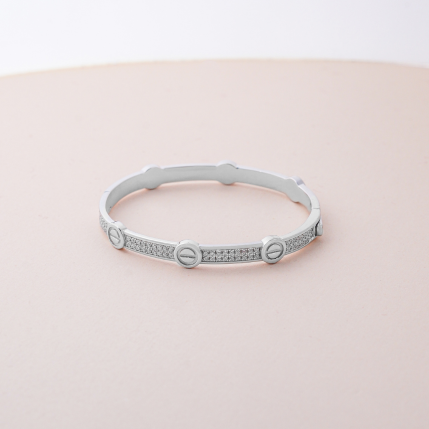 Hiraola's Product Image