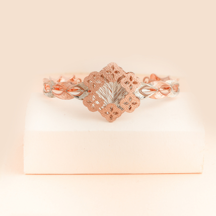 Hiraola's Product Image