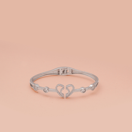 Hiraola's Product Image