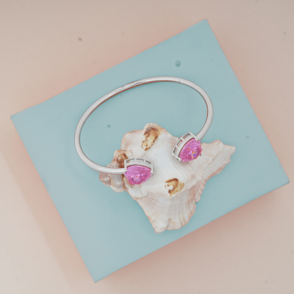 Hiraola's Product Image