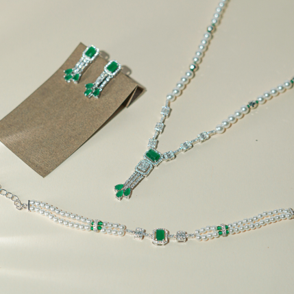 Hiraola's Product Image