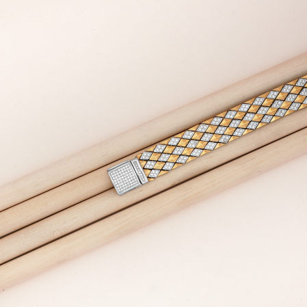 Hiraola's Product Image