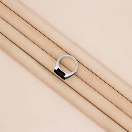 Hiraola's Product Image