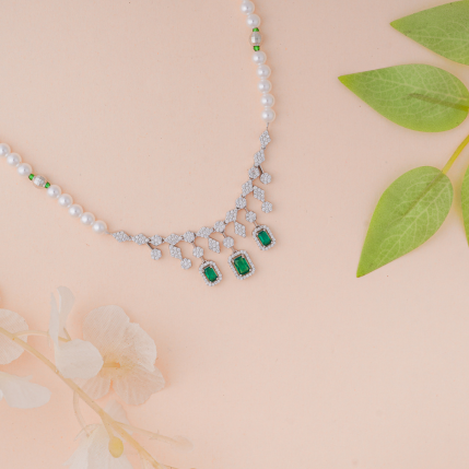 Hiraola's Product Image