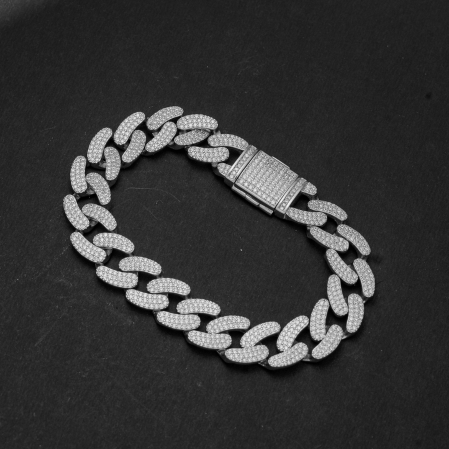 Hiraola's Product Image