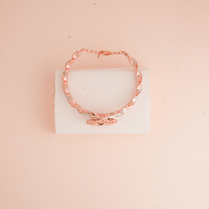 Hiraola's Product Image