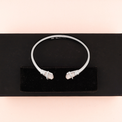 Hiraola's Product Image