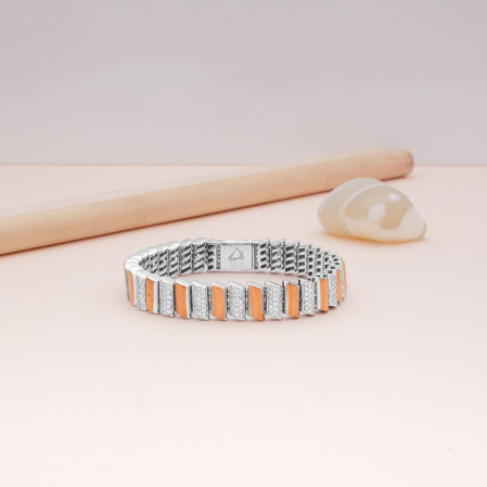 Hiraola's Product Image