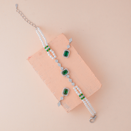 Hiraola's Product Image
