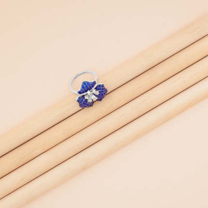 Hiraola's Product Image