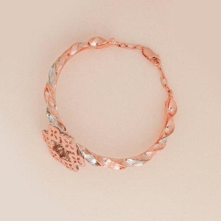 Hiraola's Product Image