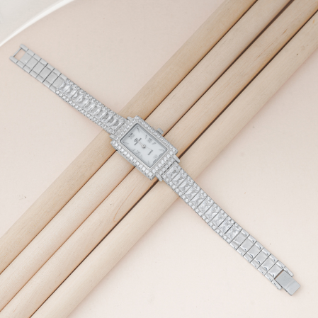 Hiraola's Product Image