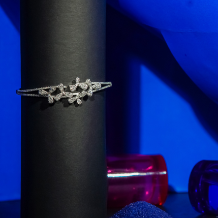 Hiraola's Product Image