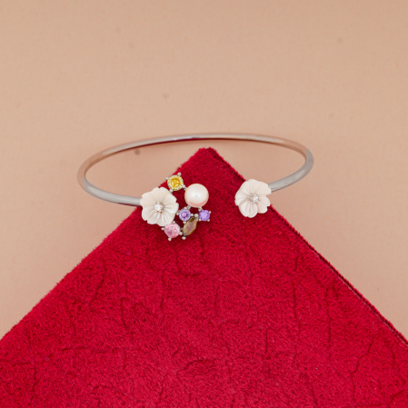 Hiraola's Product Image