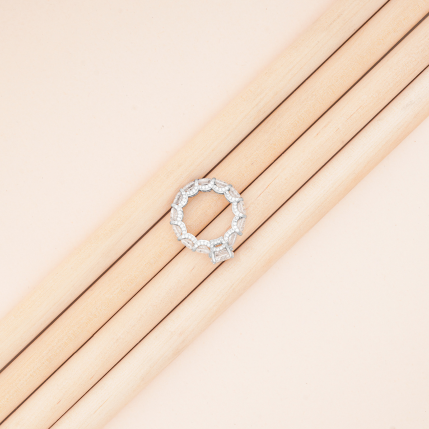 Hiraola's Product Image