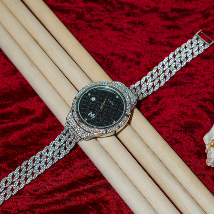 Hiraola's Product Image