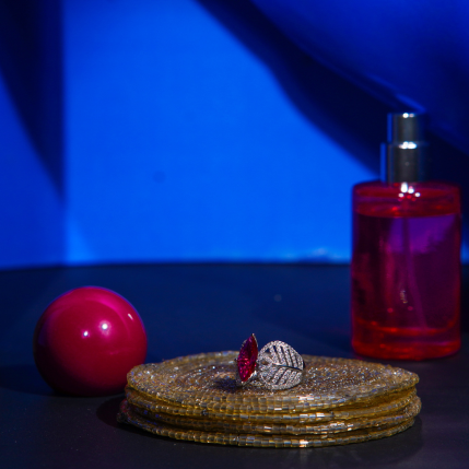 Hiraola's Product Image