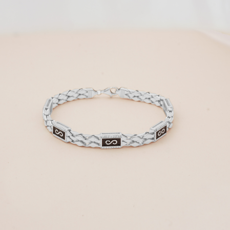 Hiraola's Product Image