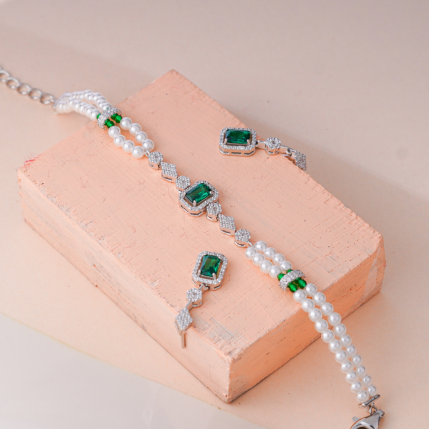Hiraola's Product Image