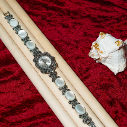 Hiraola's Product Image