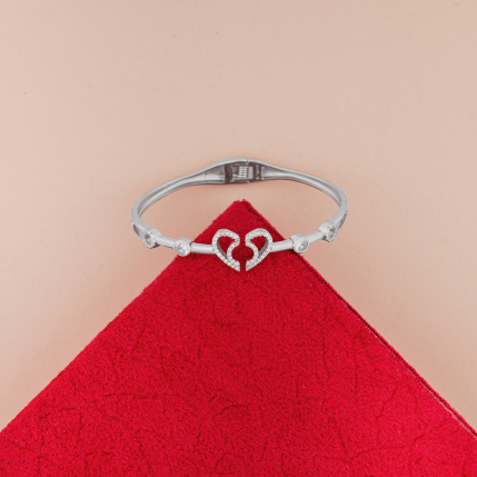 Hiraola's Product Image