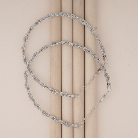 Hiraola's Product Image