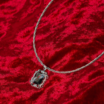 Hiraola's Product Image