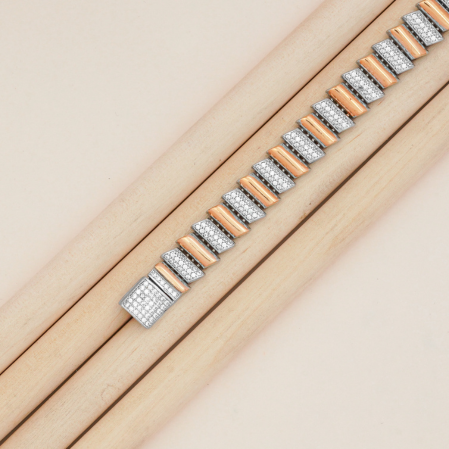 Hiraola's Product Image