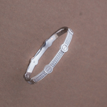 Hiraola's Product Image