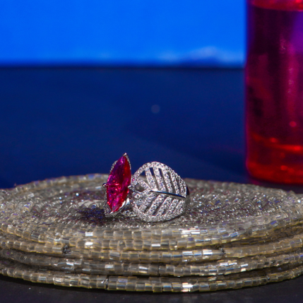 Hiraola's Product Image