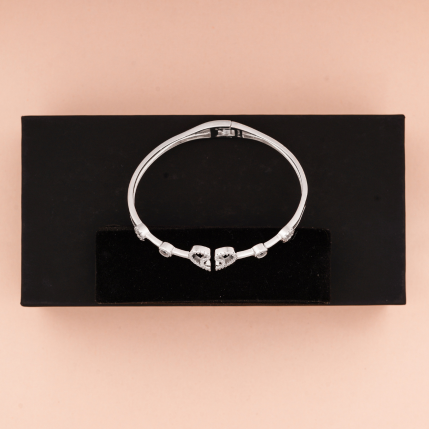 Hiraola's Product Image