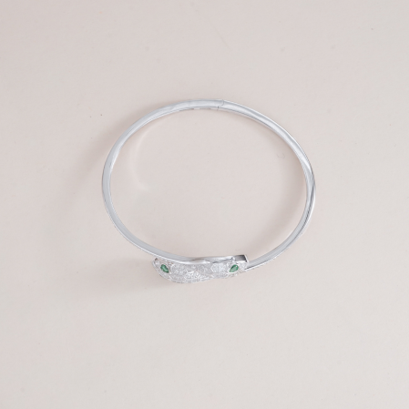 Hiraola's Product Image