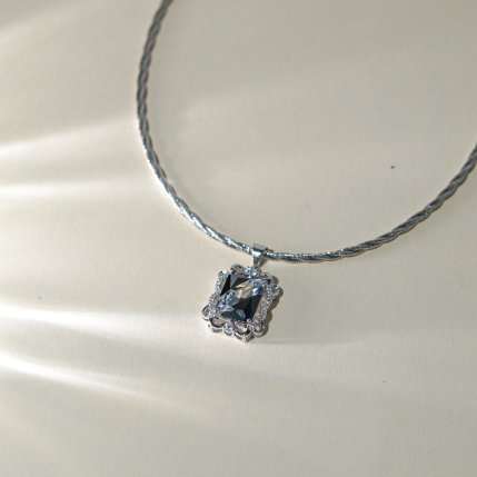 Hiraola's Product Image