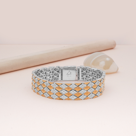 Hiraola's Product Image