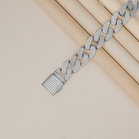 Hiraola's Product Image