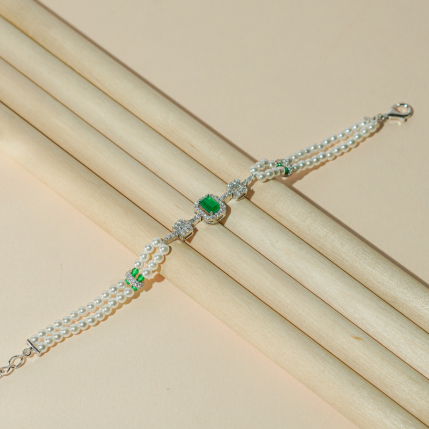 Hiraola's Product Image