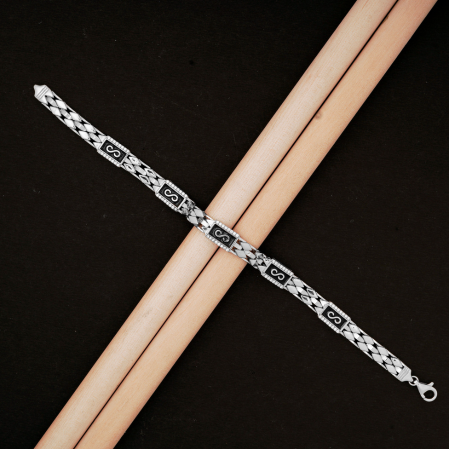 Hiraola's Product Image