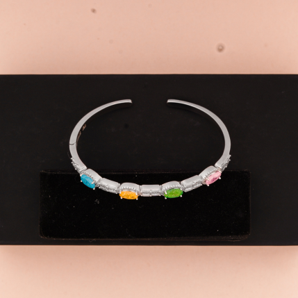 Hiraola's Product Image