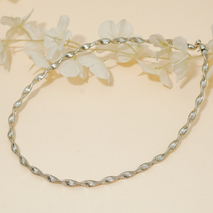 Hiraola's Product Image