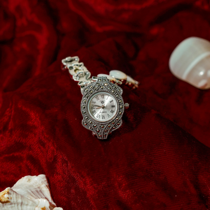 Hiraola's Product Image