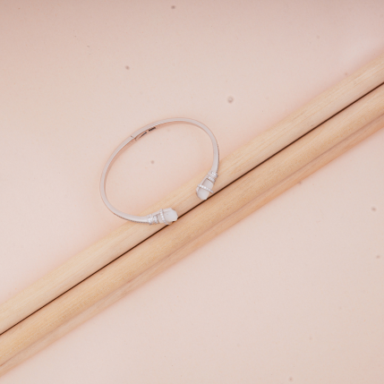 Hiraola's Product Image