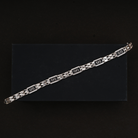 Hiraola's Product Image